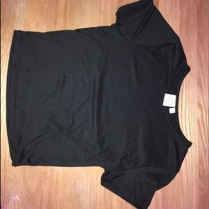 Super cute black top!